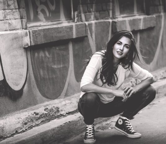 Neonowe portfele – kolorystyczny powiew świeżości