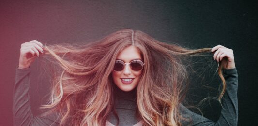 Okulary przeciwsłoneczne a całość stylizacji