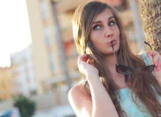 Jak dbać o torebkę podczas wakacji?