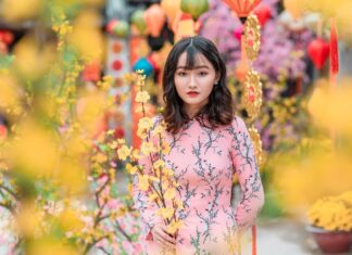 Co spakować do torebki, by zachować jej świeżość?