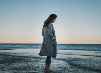 Stylizacja z apaszką – klasyka w nowoczesnej odsłonie