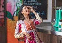 Stylizacje na festiwale i nie tylko – sukienki boho jako baza kreatywnego outfitu