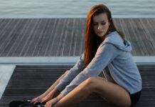 Jak wybrać bluzy damskie zimowe i gdzie kupić modne fasony?