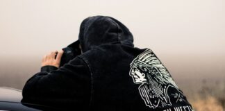 Męskie bluzy – klasyka z nutą nowoczesności