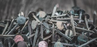 Złota czy srebrna biżuteria? Jak dopasować metal do urody i garderoby