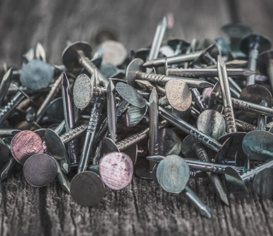 Złota czy srebrna biżuteria? Jak dopasować metal do urody i garderoby Złota czy srebrna biżuteria? Jak dopasować metal do urody i garderoby